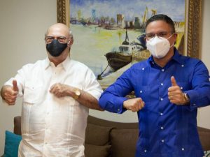 Director de la Portuaria recibe la visita del expresidente Hipólito Mejia