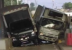 Someten a la Justicia a camioneros chocaron en peaje Autopista Duarte Someten a la Justicia a camioneros chocaron en peaje Autopista Duarte