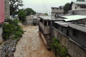 Haití aún bajo influencia de lluvias por la tormenta tropical Laura