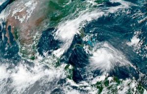 Huracán Laura toma fuerza Golfo de México para cita con Texas y Luisiana