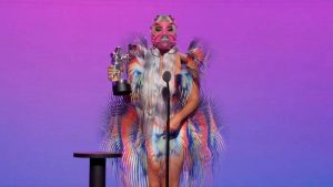 Lady Gaga arrasa en los MTV, The Weeknd gana máximo premio