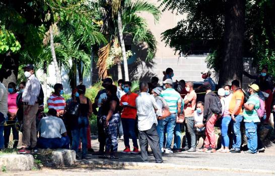 Retoman operativo de pruebas de COVID-19 en hospital de Santiago imagen