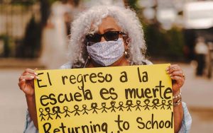 NUEVA YOPRK: Activista dominicana advierte reapertura escuelas es muerte