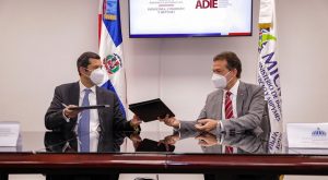 MICM y ADIE firman acuerdo mejorar procesos regulan industria eléctrica