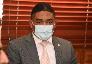 Senador del PLD denuncia abusos del Director IAD en contra de agricultores