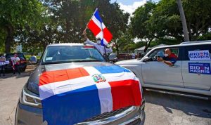 MIAMI: Dominicanos realizan caravana para apoyar a Joe Biden