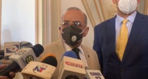 Ministro Salud demanda endurecer medidas contra COVID, cerrar playas