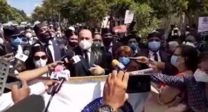 Decenas abogados exigen frente al Palacio destitución Presidente SCJ