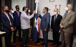 Ministro de Deportes juramenta Junior Noboa Comisionado de Béisbol