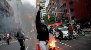 EEUU: Trump amenaza retirar fondos a gobiernos locales no acallen protestas