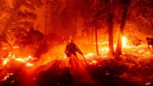 EEUU: Extienden órdenes de desalojo en California por incendios