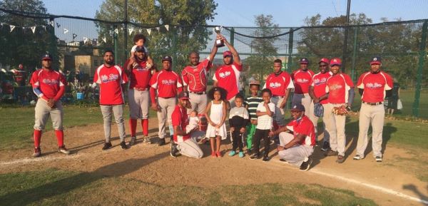 RD aplasta a Venezuela y gana la copa de béisbol amateur de Inglaterra imagen