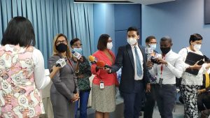 María Estela de León presenta expediente para miembro de la JCE