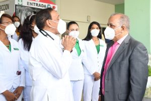 Ministro de Salud resalta labor social del doctor Cruz Jiminián