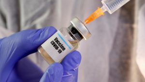 OMS descarta vacunación masiva contra el COVID-19 antes del año 2022
