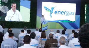 Presidente enciende planta de energía  ahorraría US$1,000 millones a 10 años