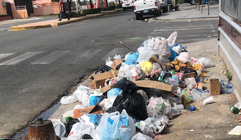 Falta de zafacones hace que continúe problema de basura en ciudad de SD