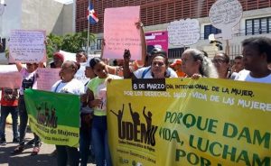 Mujeres exigen frente al Congreso la despenalización aborto en 3 causales Mujeres exigen frente al Congreso la despenalización aborto en 3 causales