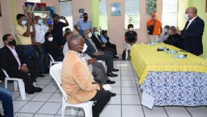 Diputado Alfredo Pacheco recorre centros educativos de Cristo Rey