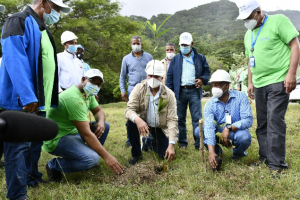 Administrador EGEHID preocupado por deforestación en presa Valdesia