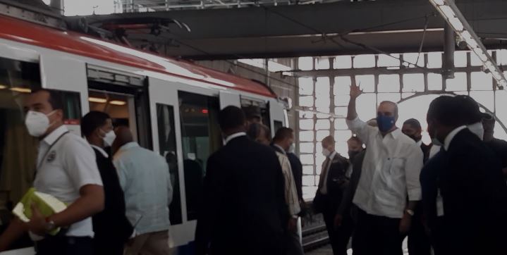 Presidente Abinader conoce el Sistema Transporte Integrado Metro-Teleférico imagen