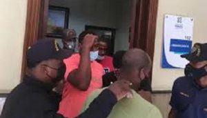 Un año de prisión preventiva acusados lanzar «ácido del diablo» a joven