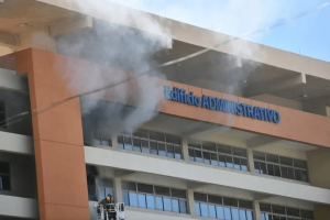 Un incendio afectó el edificio de administración UASD este viernes