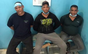 HIGUEY: Ocupan armas, dinero y municiones a tres apresó la Armada HIGUEY: Ocupan armas, dinero y municiones a tres apresó la Armada
