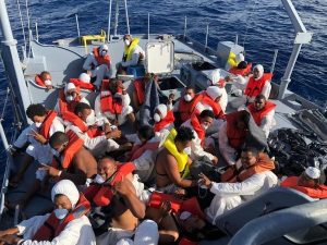 Armada detiene 104 personas, frustra 21 viajes ilegales e intercepta barcos