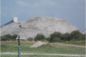 Expertos afirman cenizas de carbón no sirven para nada y es dañina a la salud