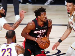 Jimmy Butler se encarga de Lakers en tercer partido de las Finales