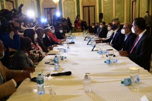 Gobierno de la RD repondrá médicos cancelados y mejorará sus salarios