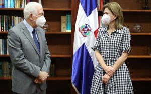 BHD León dona ventiladores al Gabinete de Salud del gobierno