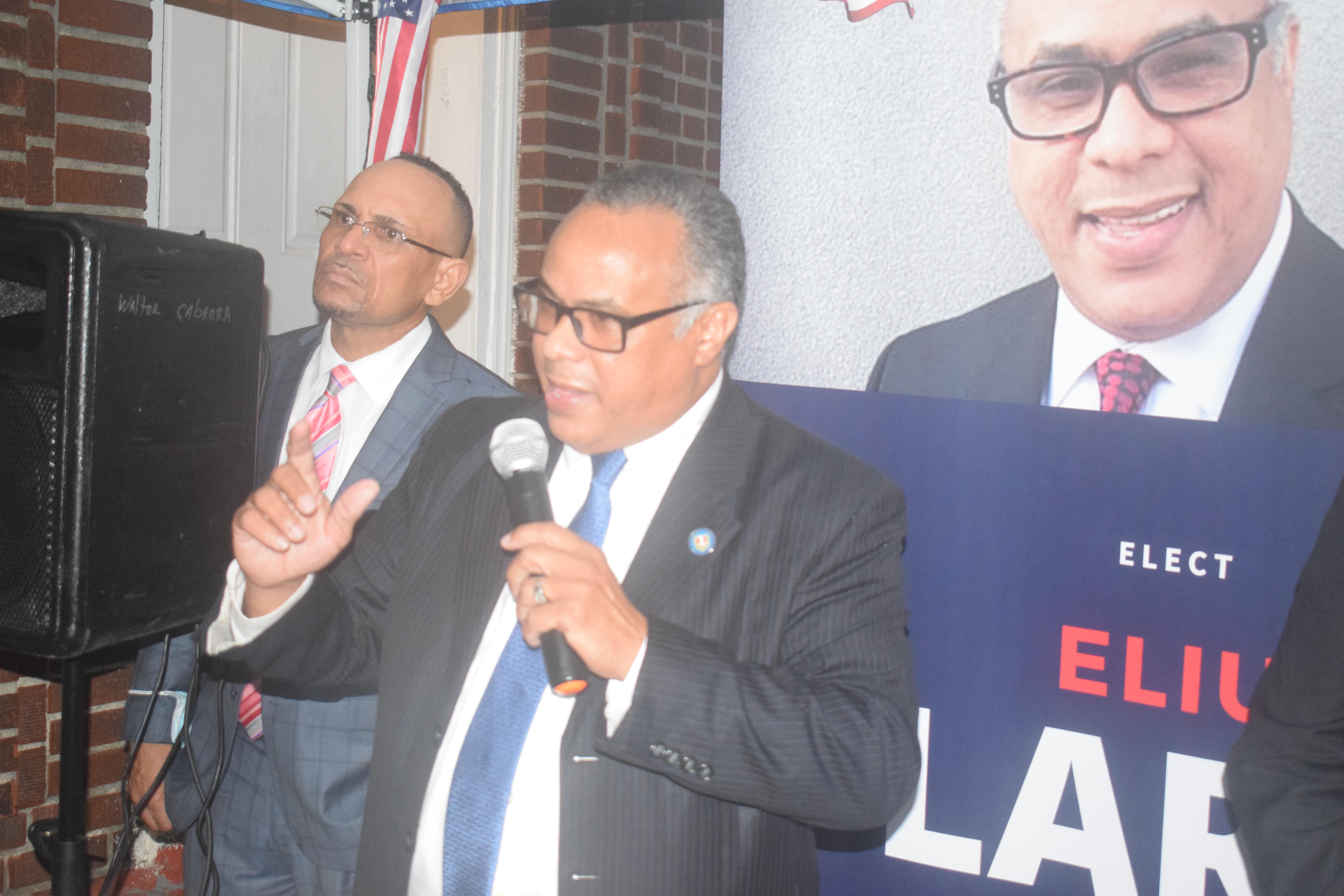 N. YORK: Aspirante a concejal Eliú Lara recibe apoyo de grupo pastores imagen