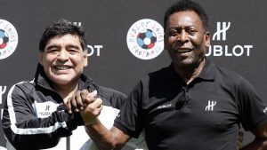 Con Pelé a la cabeza, Brasil se une Argentina para llorar a Maradona