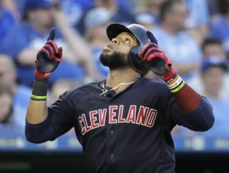 Carlos Santana vuelve Cleveland con contrato de US$12 millones