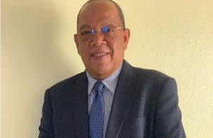 Doctor Enrique González es el nuevo director del CONAVIHSIDA