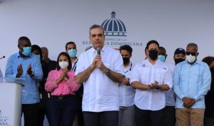 Presidente aclara que no hay dinero para los lujos, pero sí para la salud