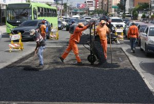 Obras Públicas reacondiciona calles y avenidas del Gran Santo Domingo