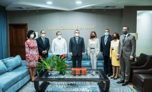 PRM visita al pleno de la JCE y le expresa confianza y su apoyo