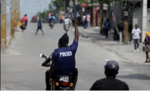 HAITI: Policías rebeldes protagonizan nueva jornada de protestas callejeras