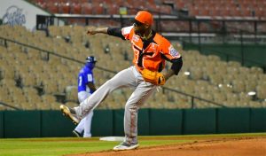 Toros lanzan no hitter al Licey; Aguilas derrotan a las Estrellas; Leones ganan