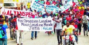 HAITI: Decenas de personas protestan en Puerto Príncipe contra la violencia