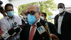 Ministro de Salud Pública defiende acuerdo compra vacuna AstraZeneca