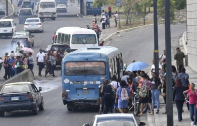 Transportistas dicen no subirán pasaje pese aumento de peajes