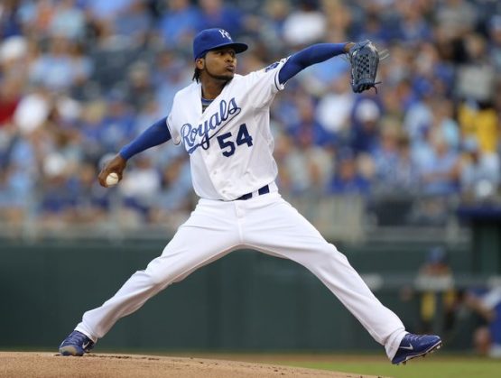 Los Reales de Kansas City firman al lanzador dominicano Ervin Santana imagen
