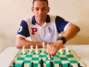 Josué Araújo se corona campeón de la Copa Navideña de Ajedrez de la PN