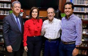 Se reúnen Leonel y Reinaldo Pared, seretario general del partido morado