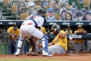 Aguilas, Licey y Gigantes ganan en el torneo de beisbol profesional de la RD