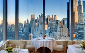 Por la COVID, New York prohíbe otra vez consumo en interior restaurantes